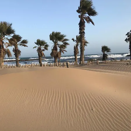 Newly Renovated Aircond-wifi-pool-sea View-150m To Beaches- Apartment *